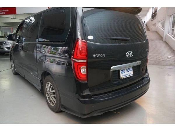HYUNDAI H1 2.5​ Deluxe​ Van AT 2019 รูปที่ 2